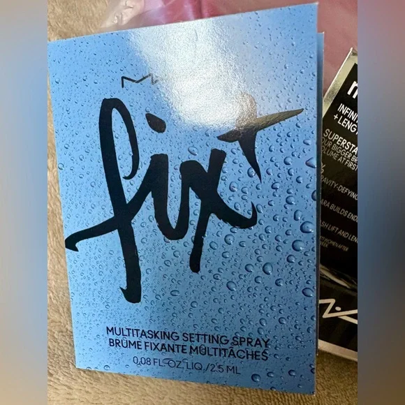 MAC Mini Makeup Set with Cosmetic Bag, NEW! - Picture 6 of 14